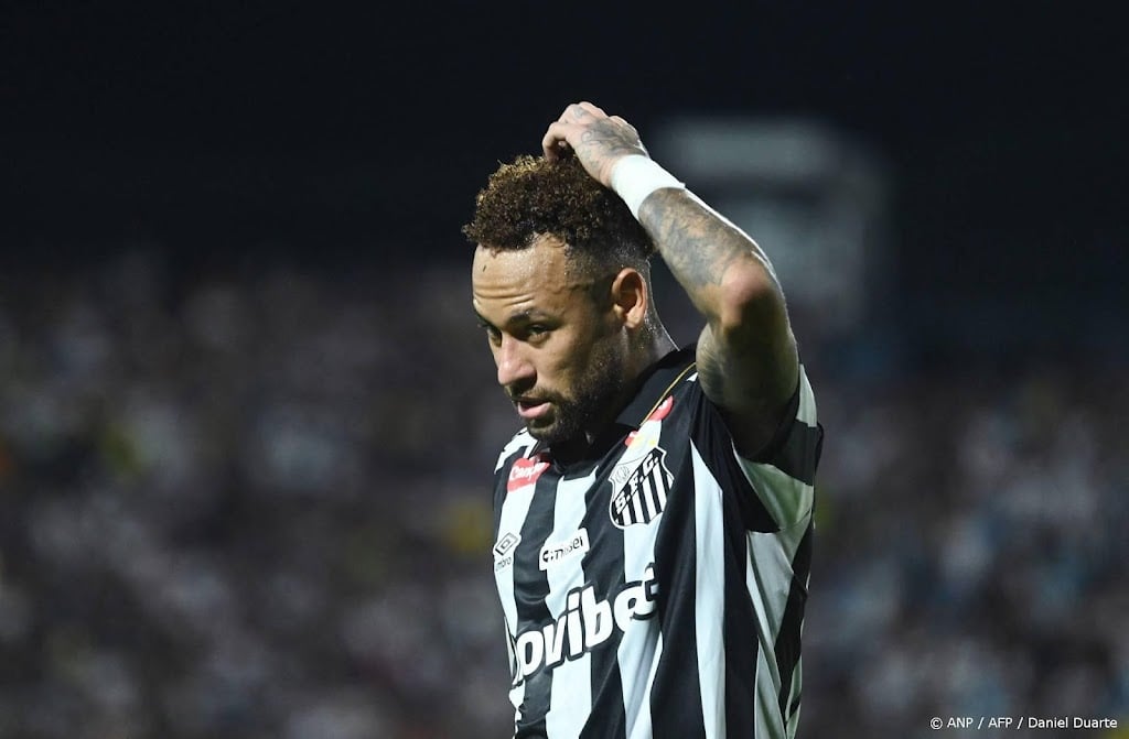 Braziliaan Neymar loopt in aanloop naar WK lichte kuitblessure op