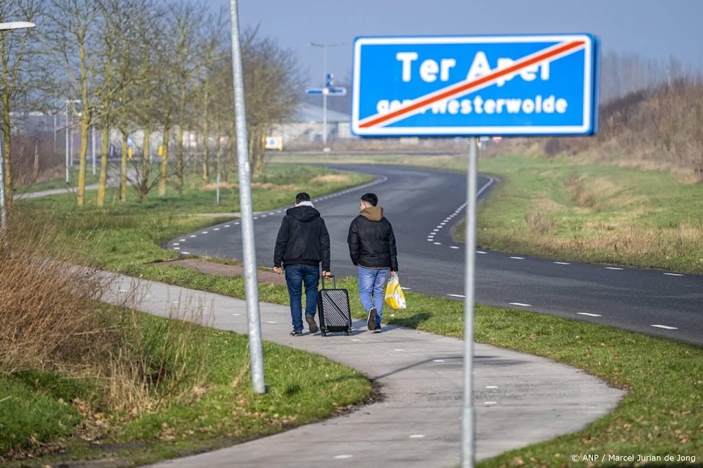 Amsterdam vangt 230 extra vluchtelingen op om situatie Ter Apel