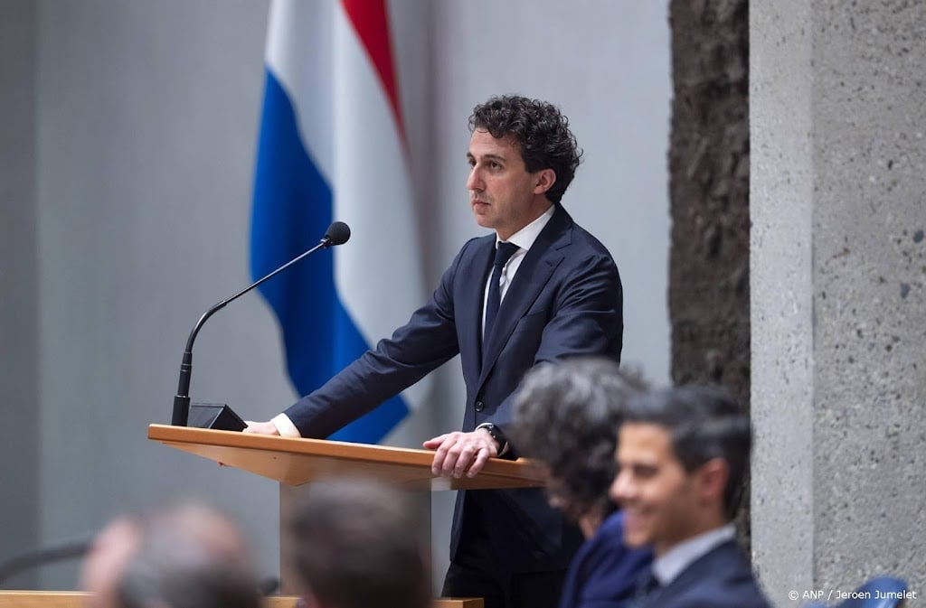 Debat over normaliseren van geweld uitgesteld om late begintijd