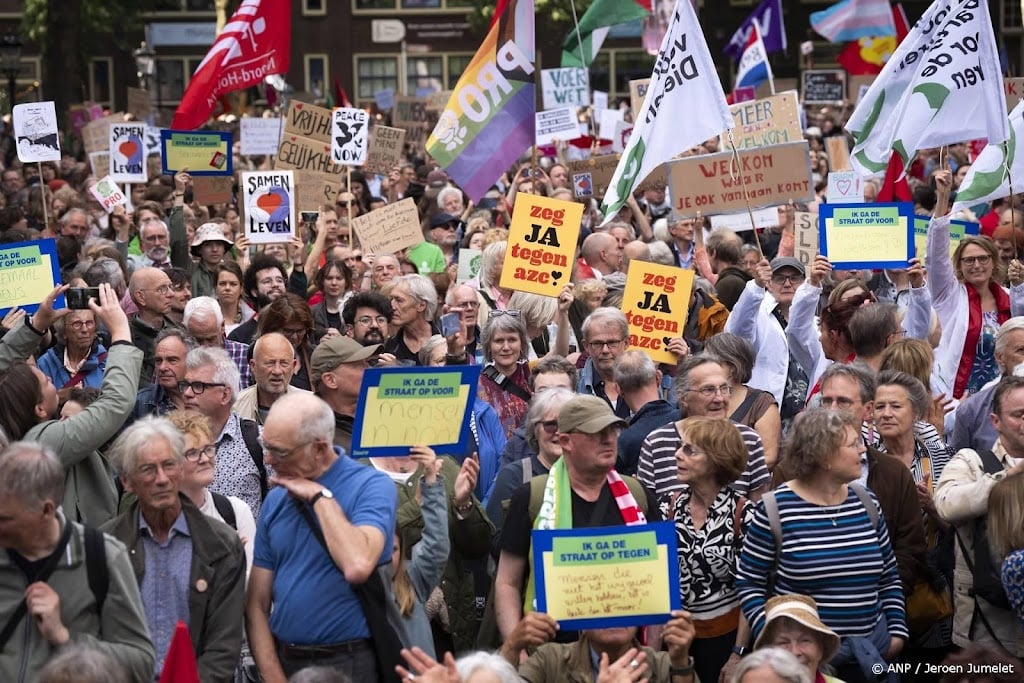 Solidariteitsbetoging in Utrecht na geweld bij asielprotesten