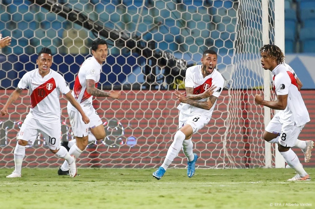 FC Emmen-speler Peña scoort voor winnend Peru