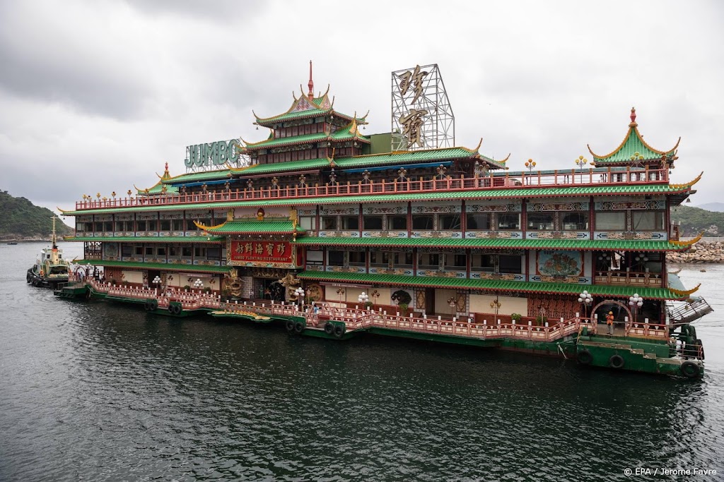 Beroemd drijvend restaurant uit Hongkong op zee gezonken