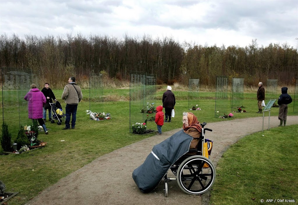 Politie krijgt aantal tips over vernield kankermonument Dronten