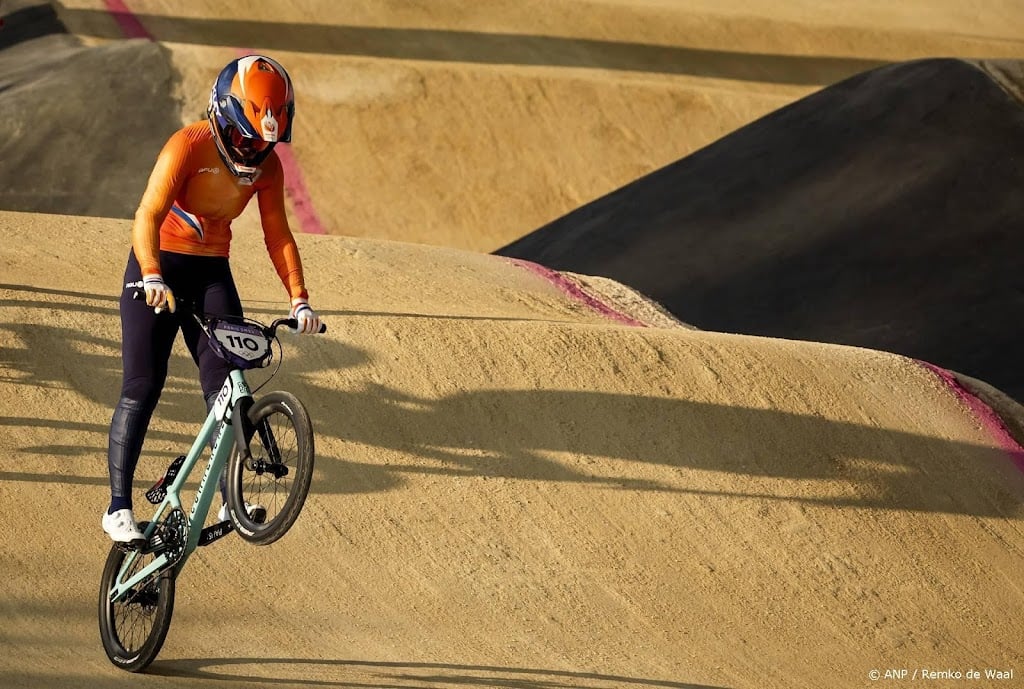 BMX'ster Laura Smulders wint wereldbekerwedstrijd in Papendal