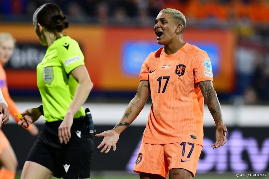 Voetbalsters zonder Van de Sanden en Van Dongen naar EK