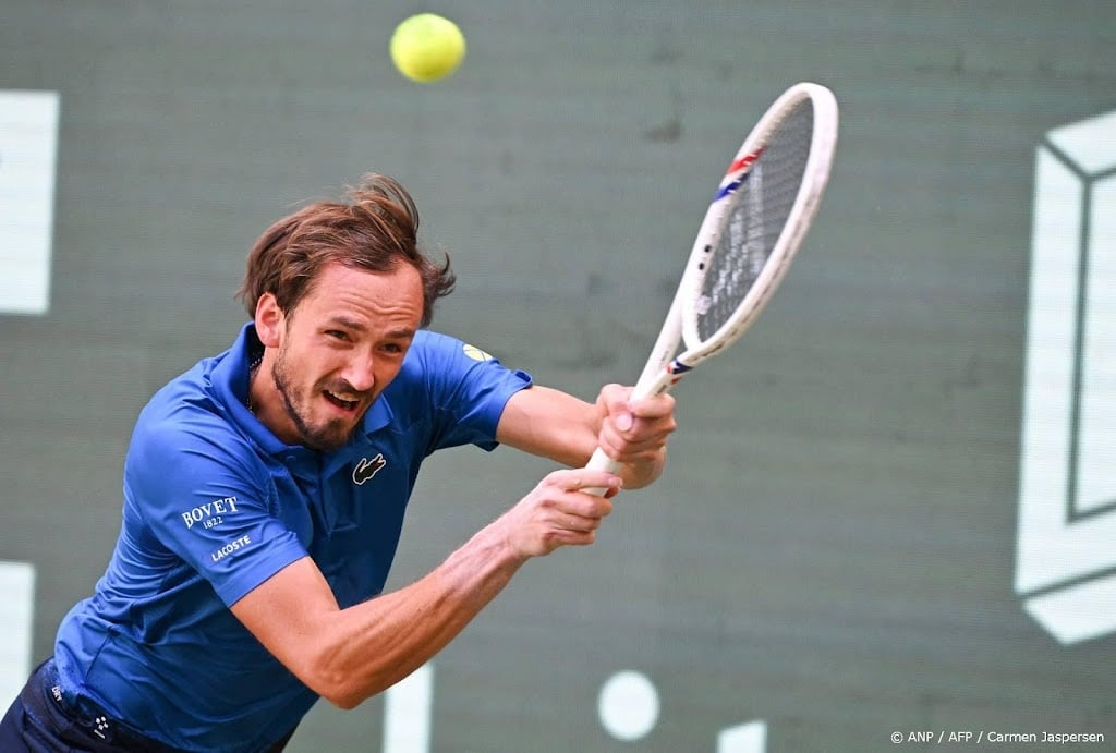 Tennisser Medvedev houdt Zverev uit finale in Halle