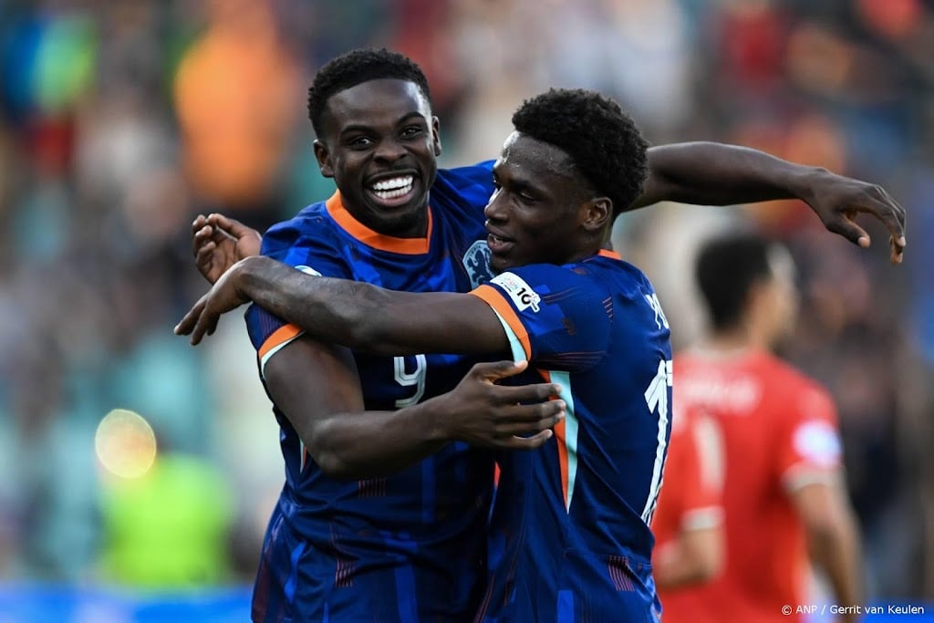 Jong Oranje met tien man naar halve finale EK na zege op Portugal