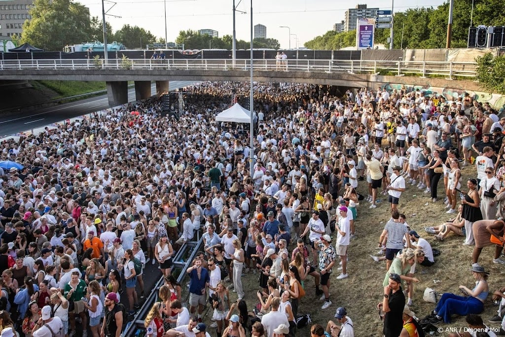 Tijdelijk stilgelegd feest Ringfestival gaat door na maatregelen