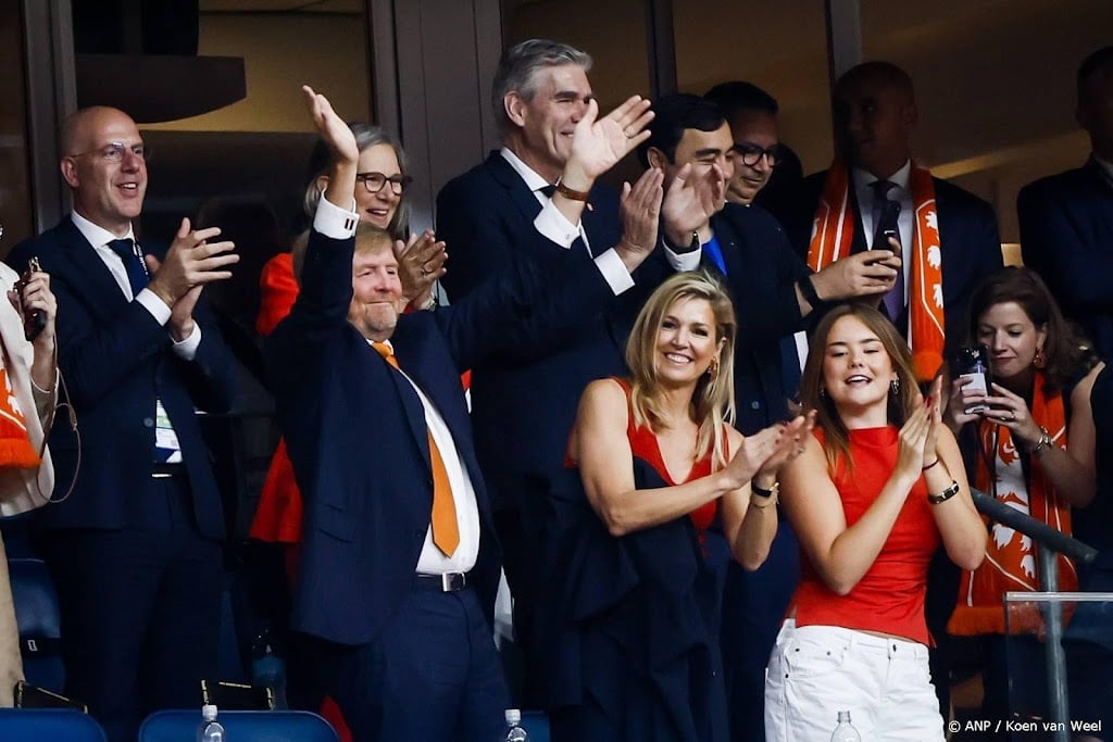 Koningspaar, prinses en minister van Oranje naar The Blue Wave 