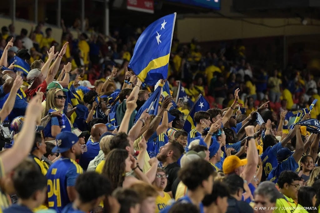 Curaçaose fans vieren gelijkspel tegen Ecuador