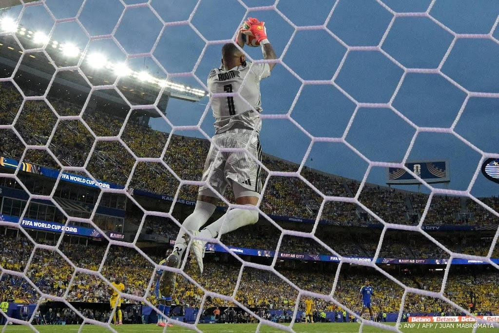 Curaçao-doelman Room pakt record reddingen in 0-0 tegen Ecuador