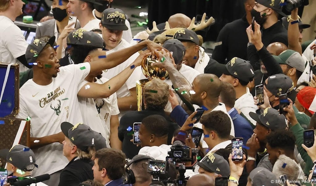 Basketballers Milwaukee Bucks na 50 jaar weer kampioen van NBA