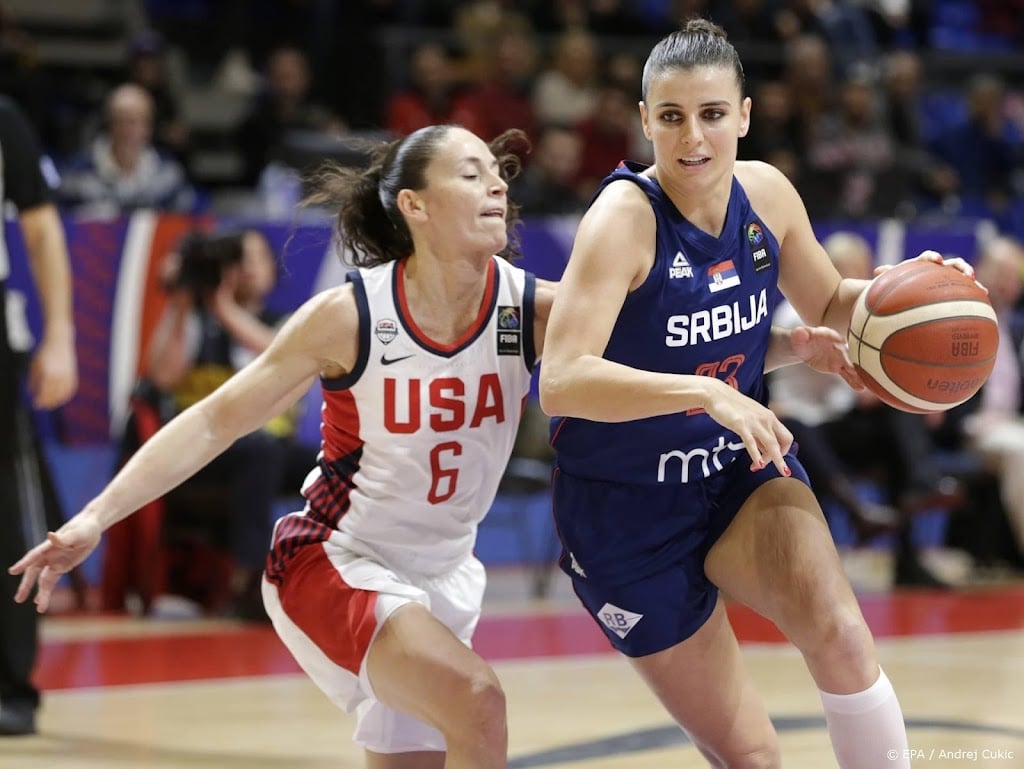 Basketbalster Bird en honkballer Alvarez dragen Amerikaanse vlag