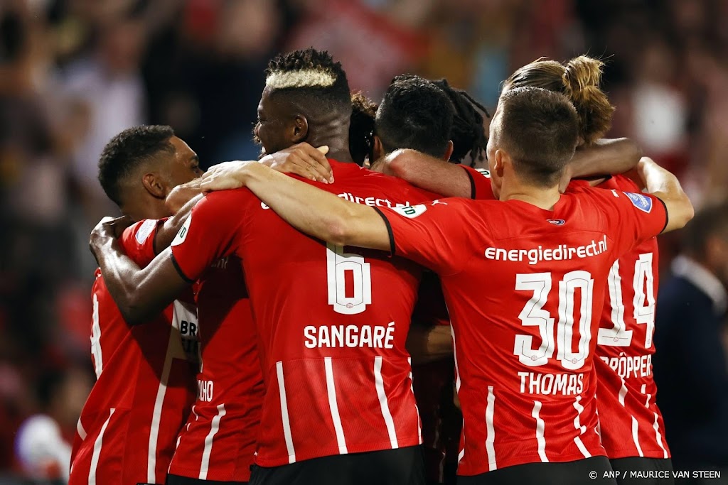 Zahavi leidt PSV met drie treffers in CL langs Galatasaray (5-1)