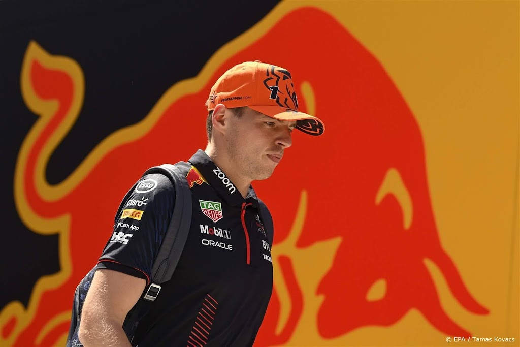 Verstappen blijft binnen in training, Pérez crasht in Hongarije