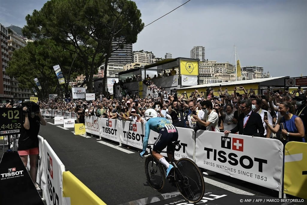 Eerste renner vertrokken in afsluitende tijdrit Tour de France
