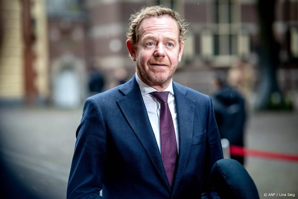 Van Weel tegen wens van Kamermeerderheid in Boedapest