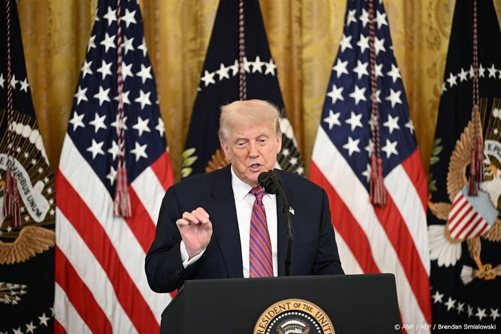 Weinig beweging op Damrak na nieuwe tariefdreiging Trump