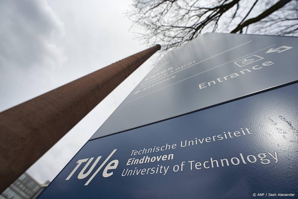 Eindhovense studenten bouwen ambulance op zonne-energie