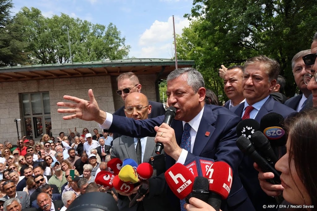 Gedwongen opgestapte Turkse oppositieleider begint nieuwe partij