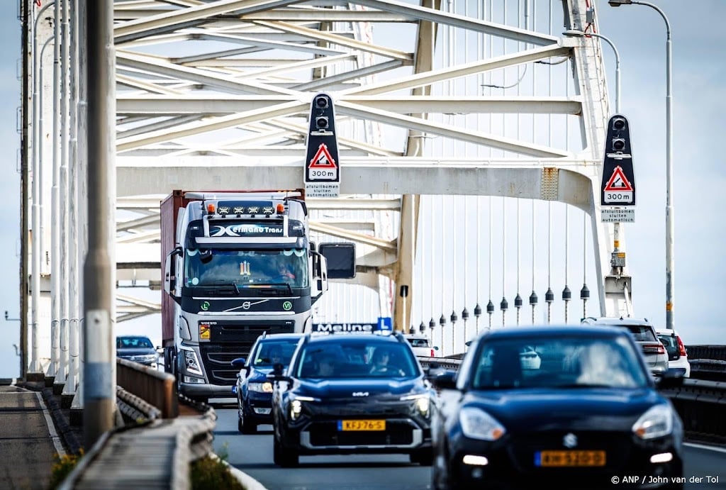Brabantse gemeente vraagt minister om actie voor Merwedebrug
