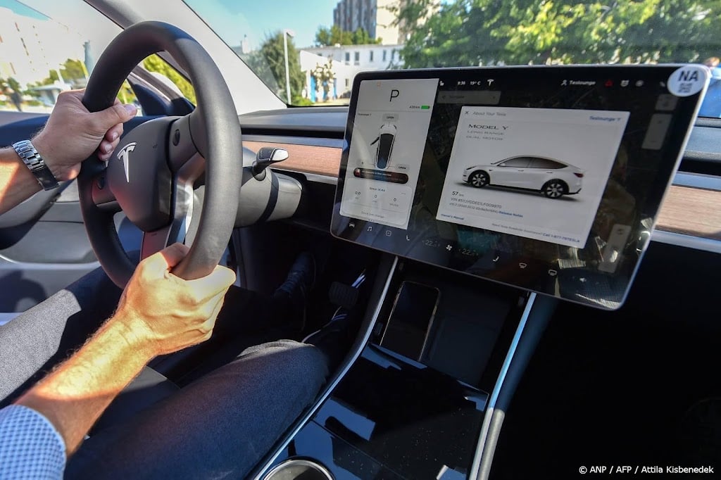 Tesla-bestuurders kunnen AI-chatbot Grok in auto gebruiken