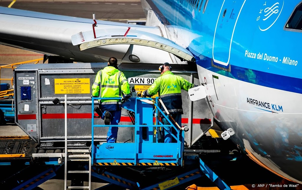 'Ontzie KLM-personeel tot 1,5 keer modaal bij herstructurering'