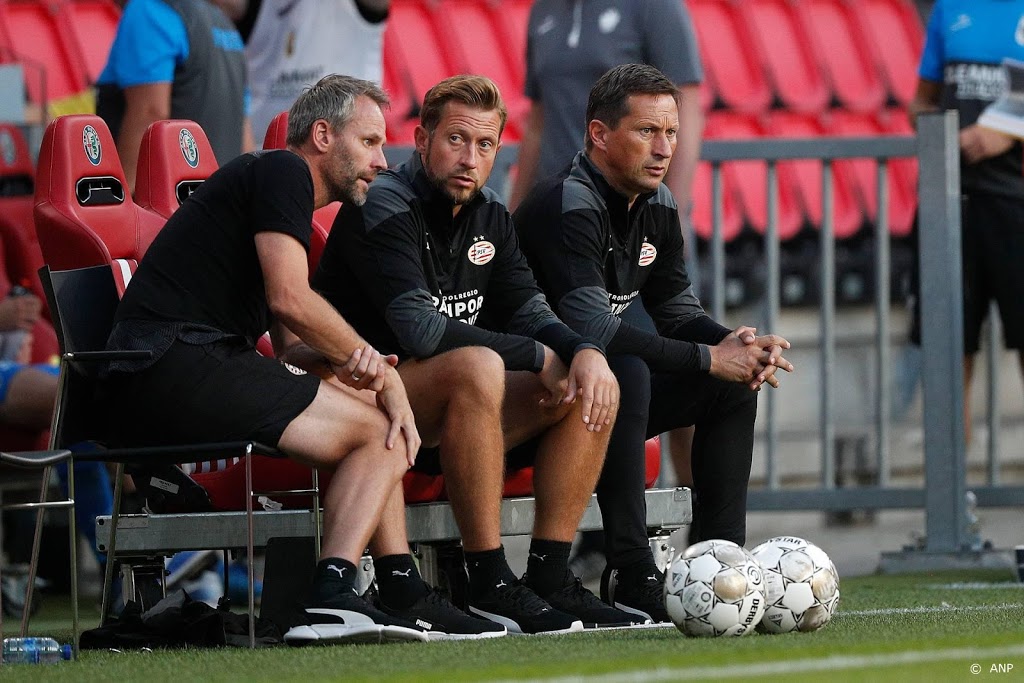 PSV-trainer Schmidt hecht weinig waarde aan resultaten