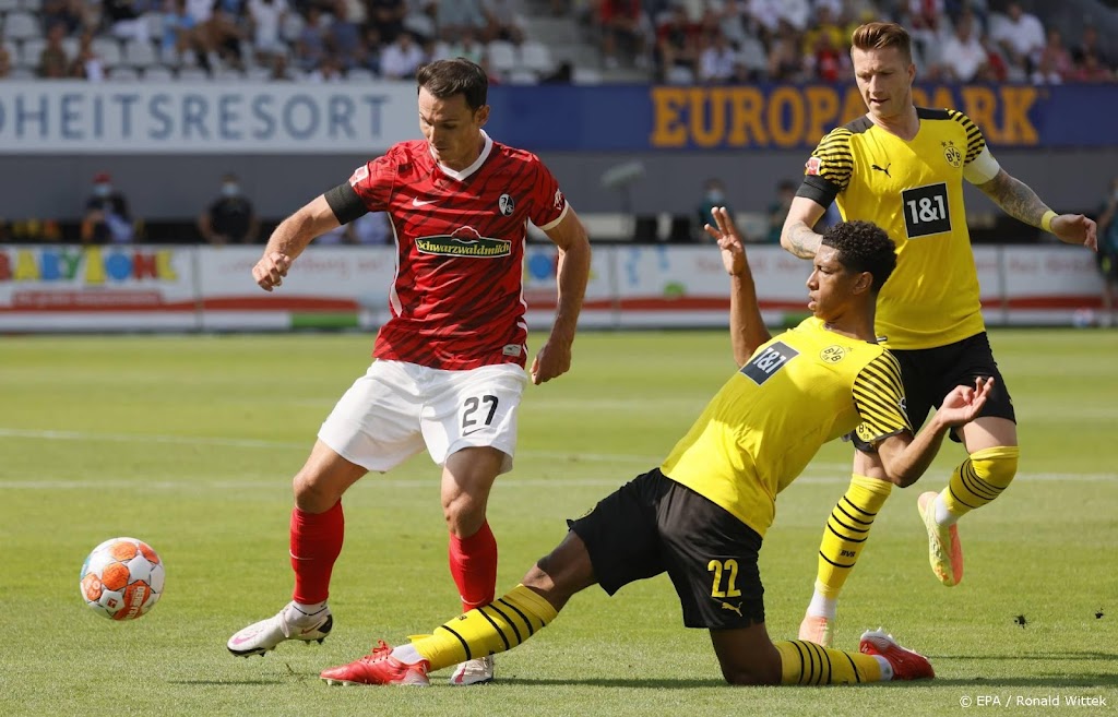 Dortmund met Malen in de basis onderuit in Freiburg