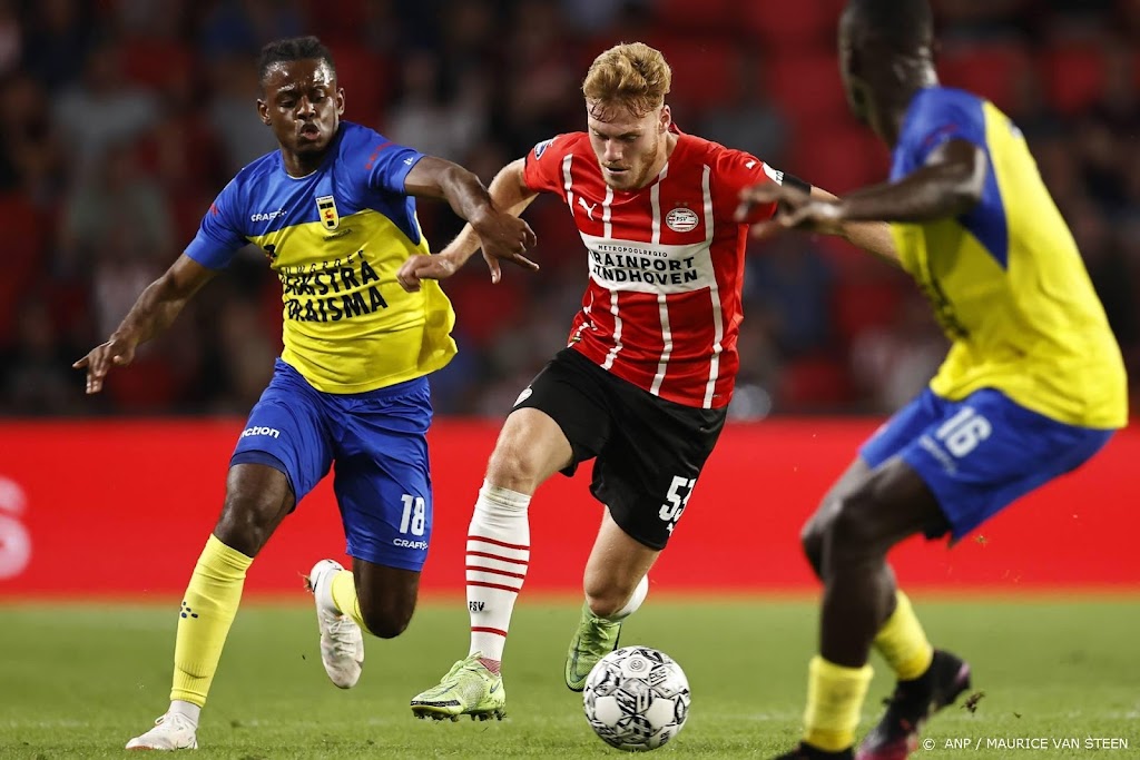 PSV spaart opnieuw spelers en wint van SC Cambuur