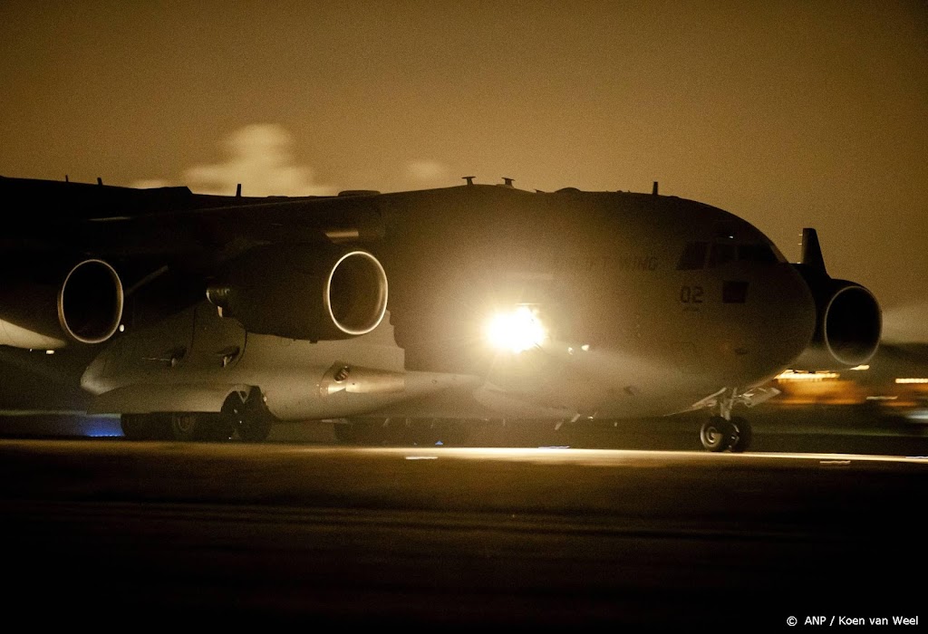 Defensie: weer vlucht met 69 evacués uit Kabul vertrokken