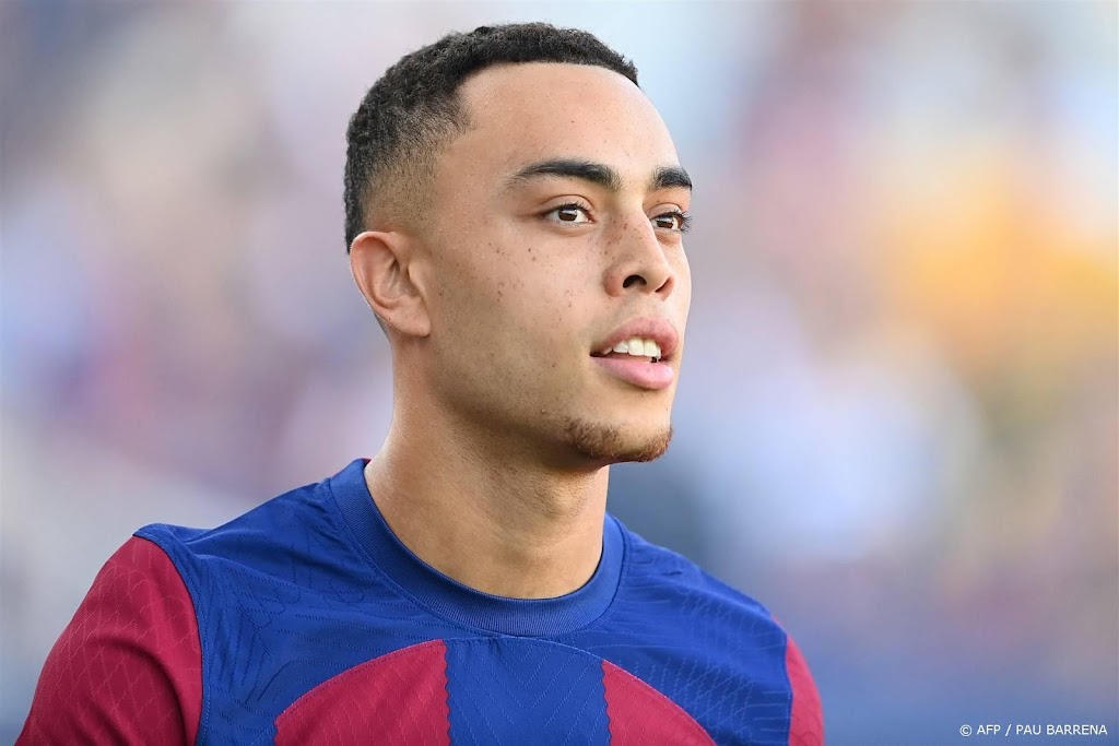 PSV huurt Dest van FC Barcelona en heeft ook koopoptie
