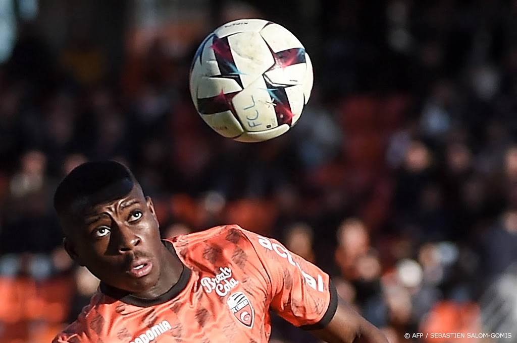 Almere City FC huurt Franse aanvaller Cathline