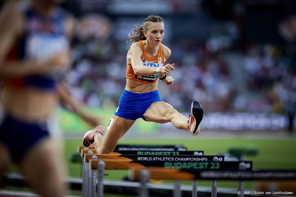Bol 'freewheelt' met blauwe plekken naar halve finales 400 horden