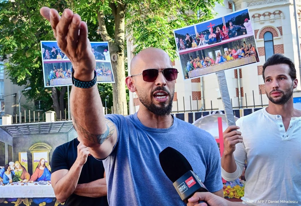 Politie Roemenië valt woning binnen van Andrew Tate