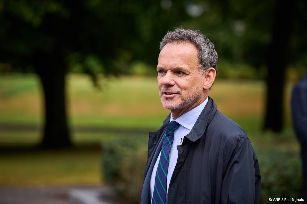 Veldkamp: ik ga niet 34 ambassades en consulaten sluiten