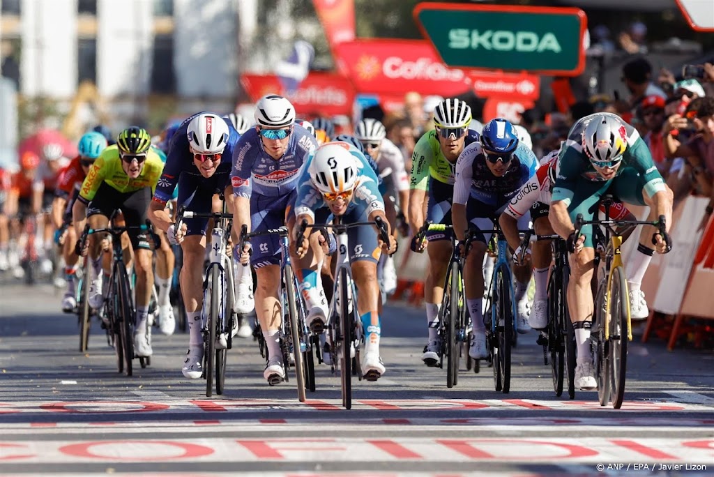 Wielrenner Bittner klopt Van Aert in massasprint Vuelta