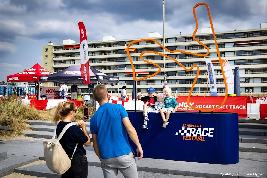 KNO-artsen delen tijdens Formule 1 oordoppen en zonnebrand uit