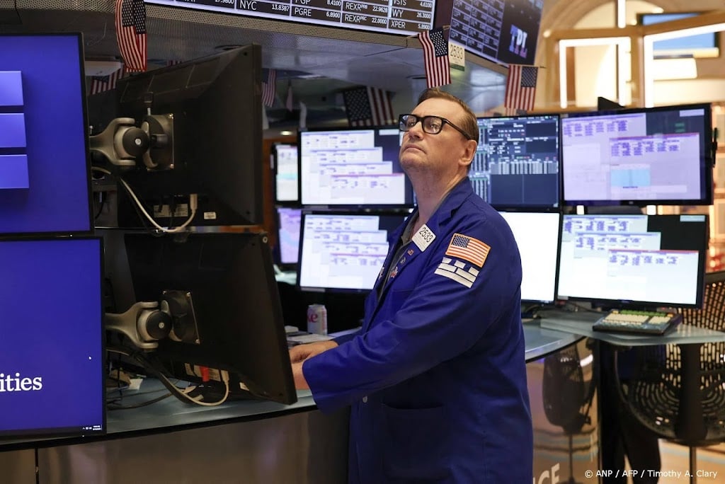 Walmart na resultaten flink omlaag op afwachtend Wall Street 