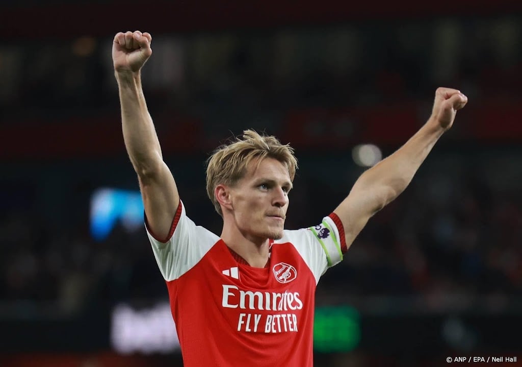Titelhouder Arsenal begint met ruime zege aan Premier League