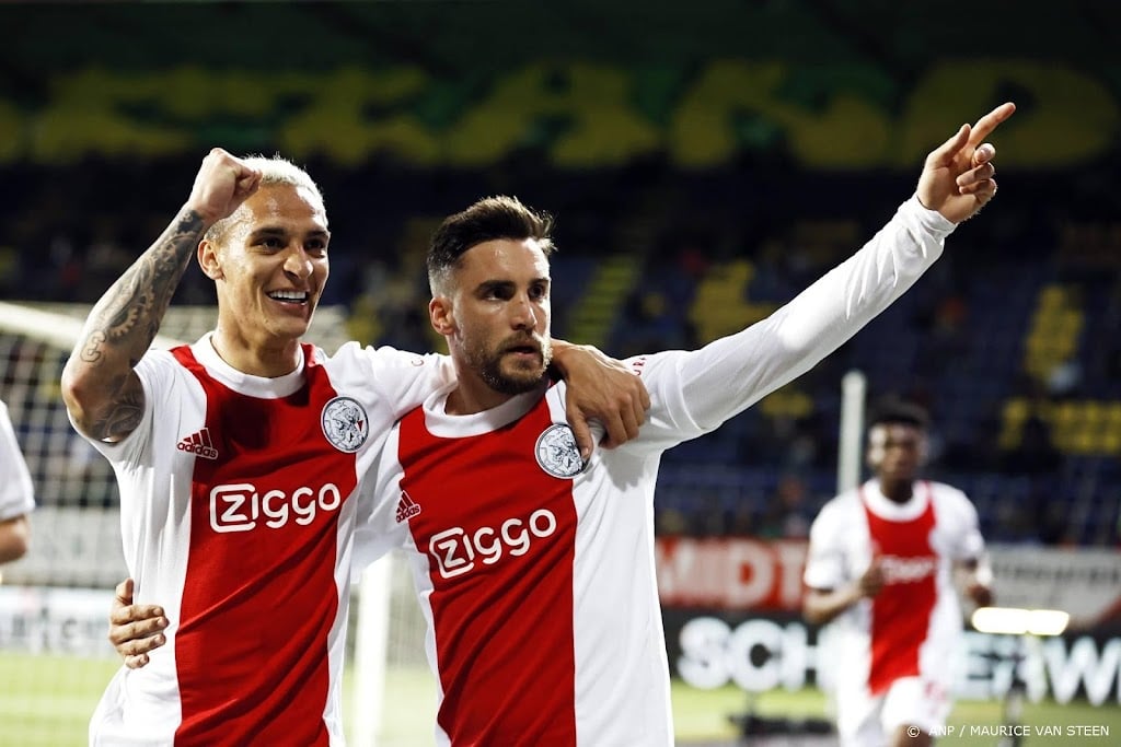 Ajax besluit doelpuntrijke week met vijf treffers in Sittard