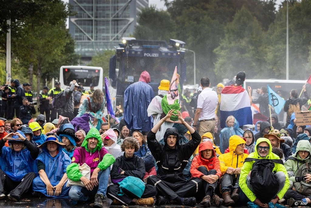 94 mensen aangehouden voor blokkeren A12 Den Haag