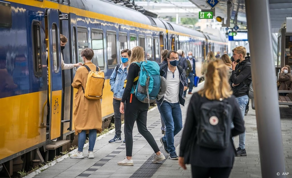 OV-NL: volgend jaar kwart miljard minder voor studentenvervoer