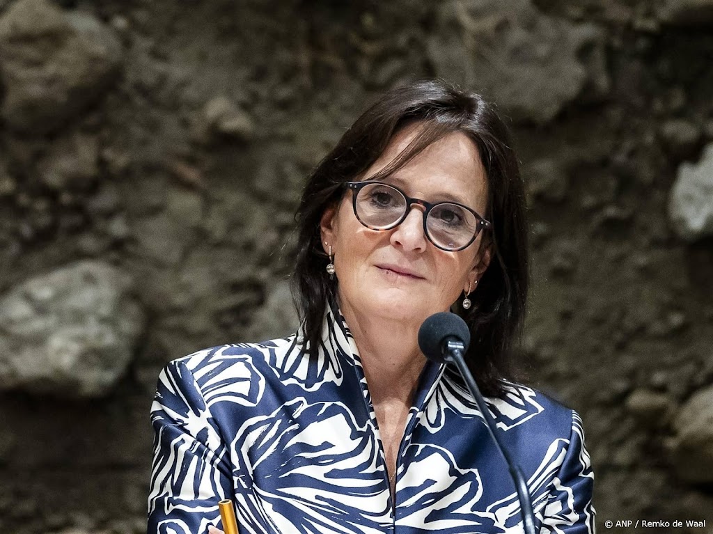Ook Van Vroonhoven wil dat kabinet spoedwet achter de hand houdt