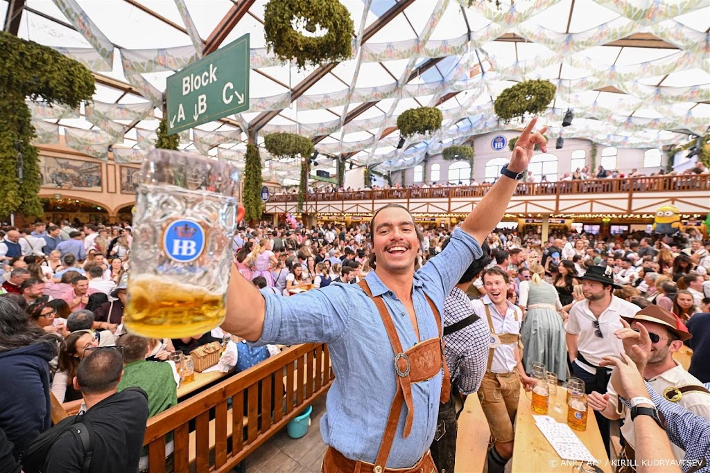 Beiers Oktoberfest van start met opening eerste vat bier