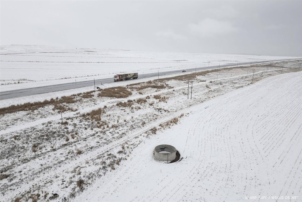 Hevige sneeuwval legt verkeer lam in zuidoosten Zuid-Afrika