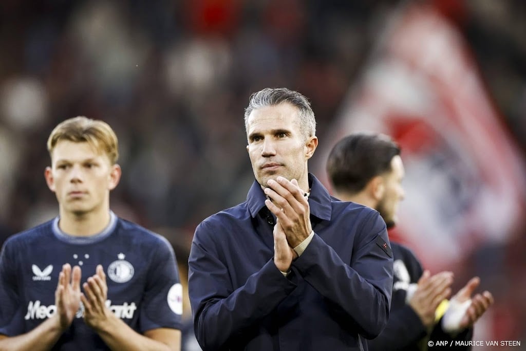 Van Persie verwijt zijn spelers niets na gelijkspel bij AZ