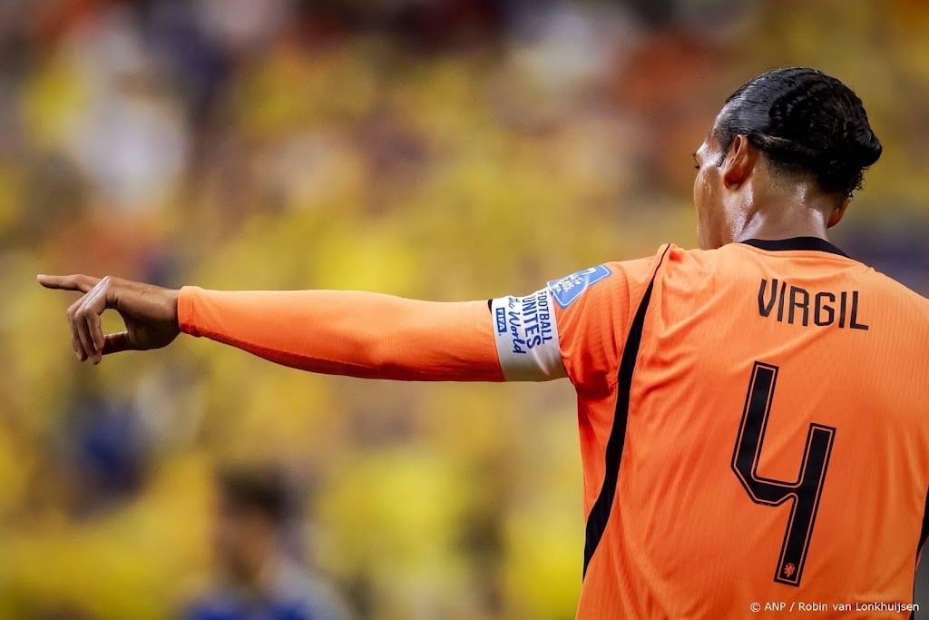 Van Dijk blijft onder nieuwe bondscoach Xavi aanvoerder Oranje