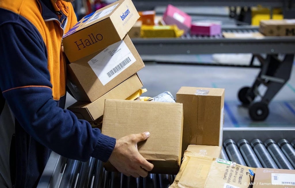 Nederlanders geven minder uit per onlineaankoop