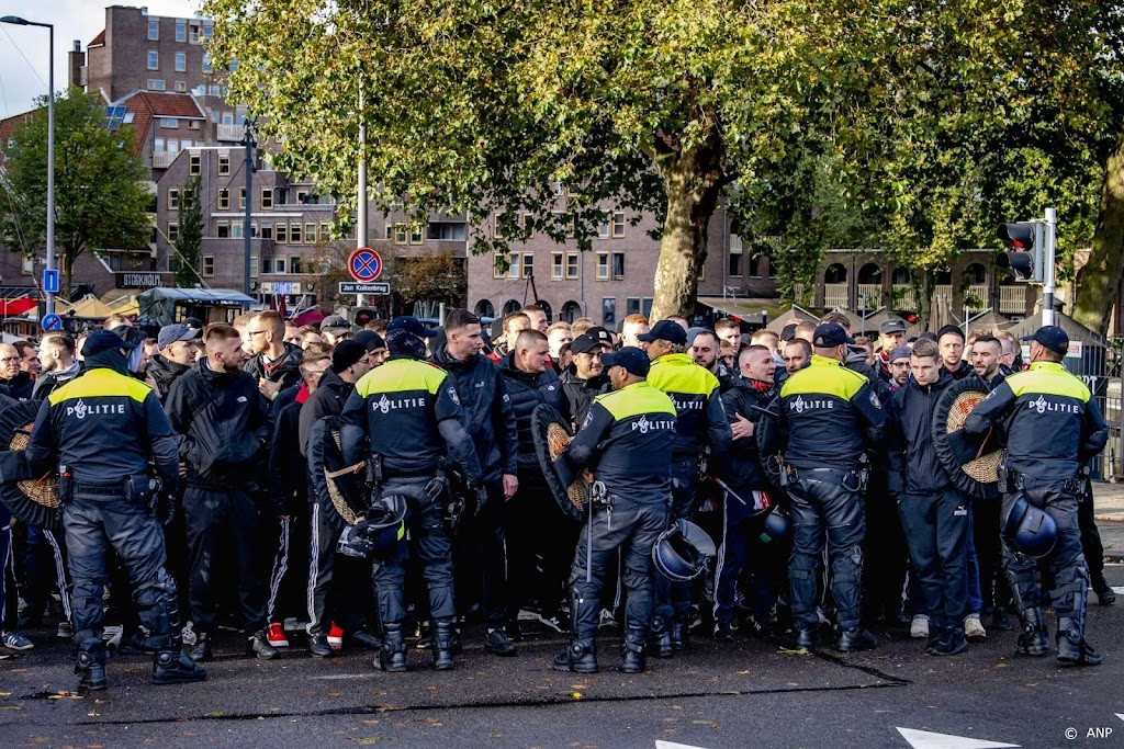 Groep van 60 Union Berlin-fans aangehouden in Rotterdam
